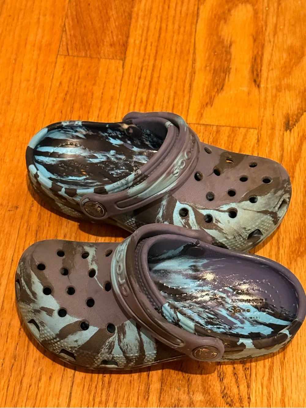 CROCS Kids' Clog in navy-with Light Blue Marble